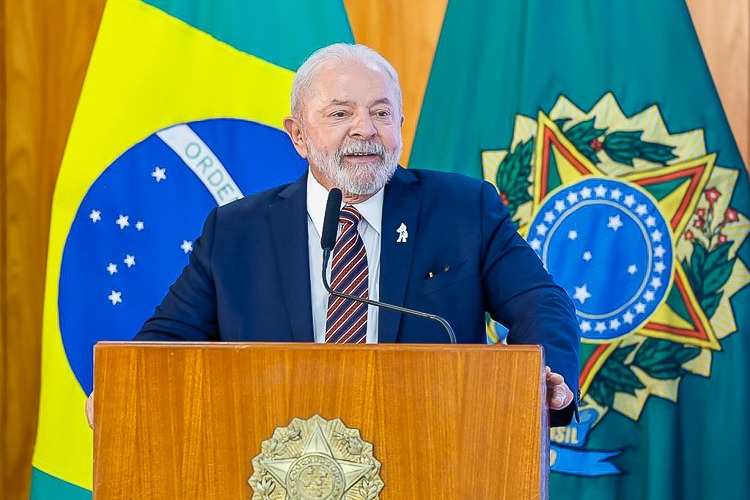 Lula aprova lei que concede reajuste salarial de 9% a servidores do Executivo federal O presidente Luiz Inácio Lula da Silva (PT) sancionou