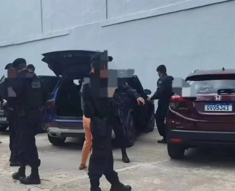 Mulher é detida por vários assassinatos no Pará Em Abaetetuba, no nordeste do Pará, uma mulher foi presa por suspeita de cometer vários
