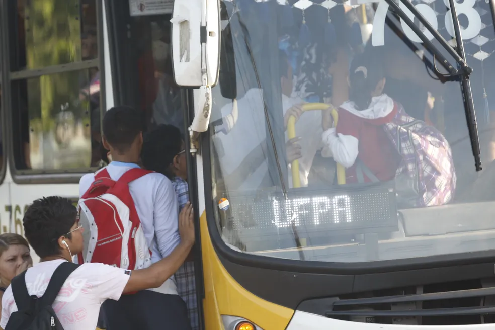 Belém terá 300 novos ônibus com ar condicionado e wi-fi. Helder Barbalho (MDB) anunciou a renovação da frota