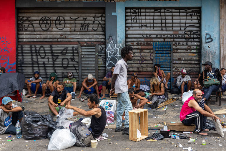 Jovens viciados em drogas K, que causam 'efeito zumbi' Em um terminal de ônibus em São Paulo, uma situação alarmante chamou a atenção