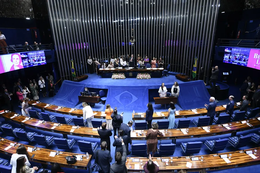 Comissão do Senado aprova desoneração da folha para 17 setores Esta terça-feira (24), a Comissão de Assuntos Econômicos (CAE) do Senado