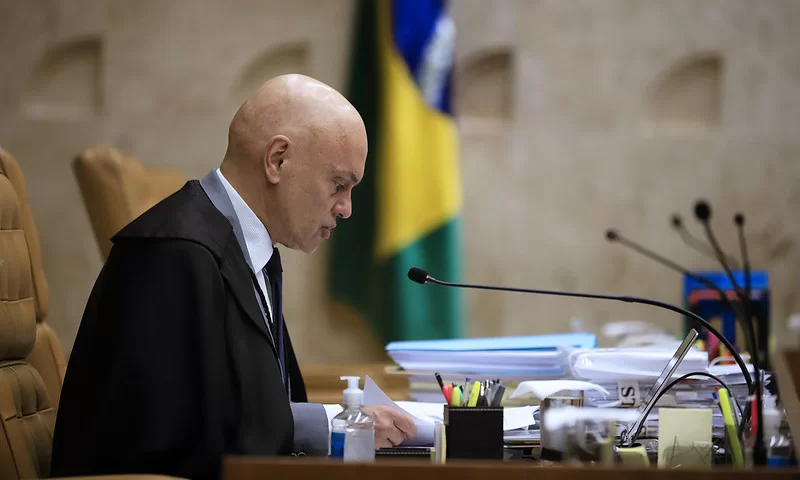 Moraes vota pela condenação de mais 6 réus por ataques Nesta sexta-feira (6), o ministro Alexandre de Moraes do Supremo Tribunal Federal (STF)