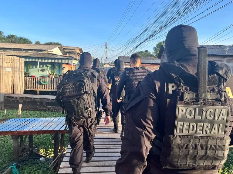 PM e chefe de facção são presos durante operação da PF em Belém. Dois homens foram presos pela Polícia Federal, durante a Operação Cerberus