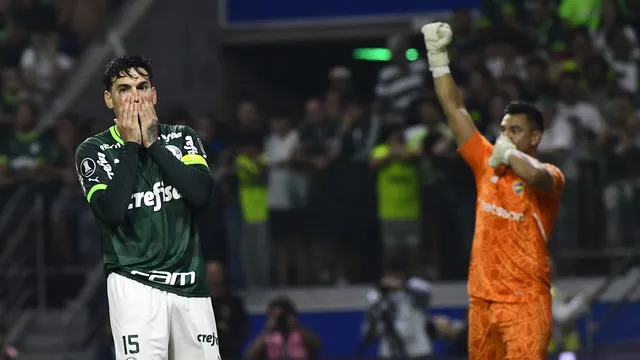 Romero brilha nos pênaltis, Boca elimina o Palmeiras e vai à final contra o Fluminense Mais uma vez, os jogadores do Boca Juniors e o goleiro