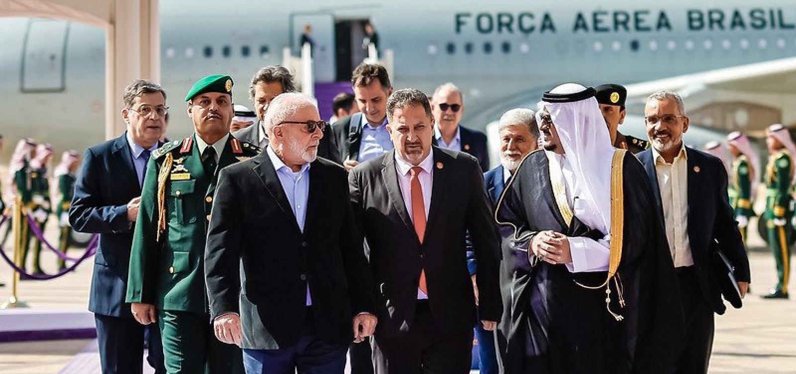 Para atrair investimentos, Lula desembarca na Arábia Saudita Esta terça-feira (28) foi a primeira parada do itinerário do presidente