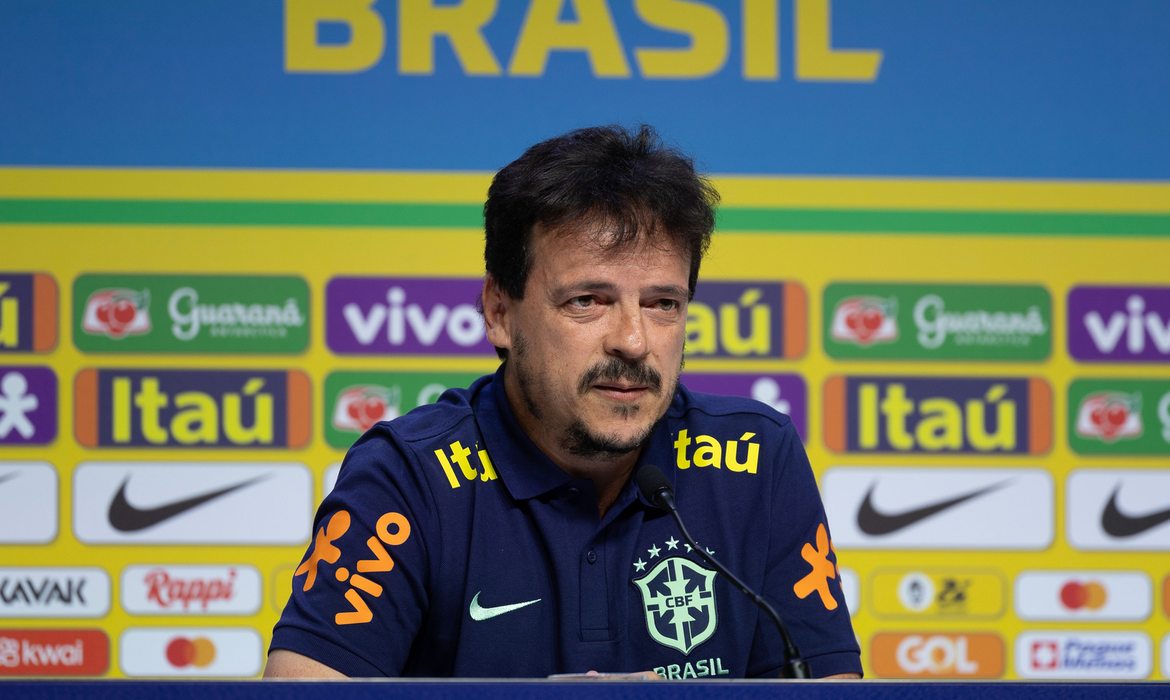 Seleção Brasileira: Convocação tem novidade no ataque contra Colômbia e Argentina O técnico Fernando Diniz anunciou sua terceira convocação