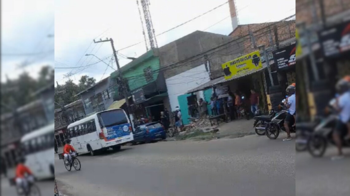 Após quase uma hora, estudante feita refém dentro de ônibus é liberada em Ananindeua. Após quase uma hora de tensão, o homem que estava