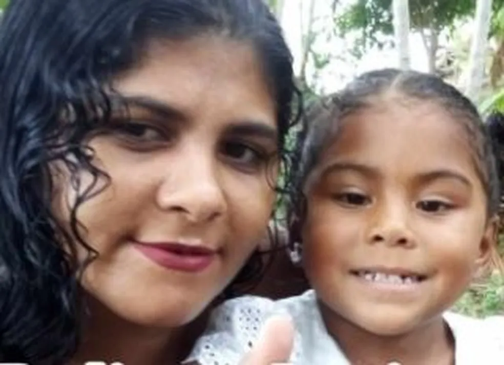 No Marajó, mãe grávida e sua filha de três anos foram estupradas e assassinadas a terçadadas Uma mulher grávida de cinco meses, identificada