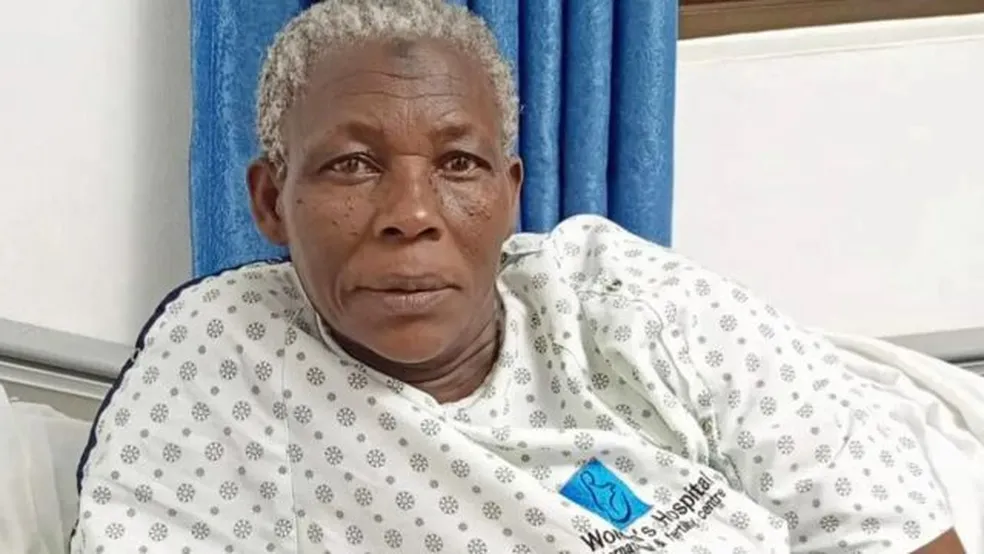 Fertilização in vitro: mulher de 70 anos dá à luz gêmeos Um hospital em Uganda informou que um tratamento de fertilização in vitro deu à luz