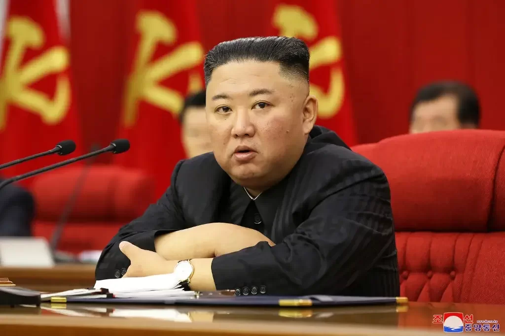 Internacional: Kim Jong-un pede urgência para Coreia do Norte 'acelerar' preparativos de guerra Conforme divulgado pela imprensa