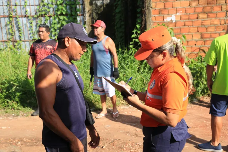 Mais de 300 imóveis foram danificados por chuva e ventania em Belém. O vendaval com ventos de mais de 80 km por hora provocou...