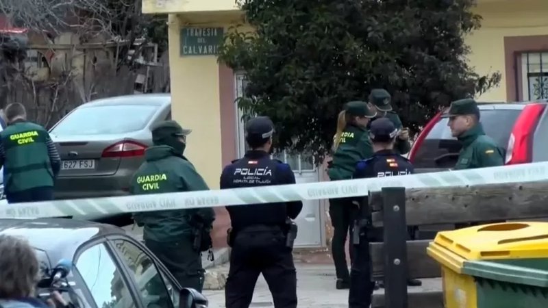 Três irmãos são mortos após serem vítimas de golpe amoroso A pequena localidade madrilena de Morata de Tajuna foi abalada por uma tragédia