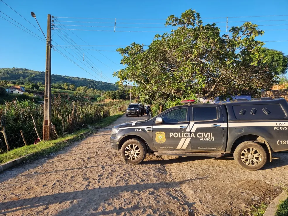 Adolescente é detida por matar mãe que não aceitava namoro com homem mais velho Uma adolescente foi apreendida no Rio de Janeiro 