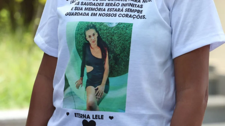 Mulher é enterrada viva em quintal de casa; ex confessou o crime Parentes da jovem Letícia Barbosa Leite da Silva, de 29 anos, encontraram seu