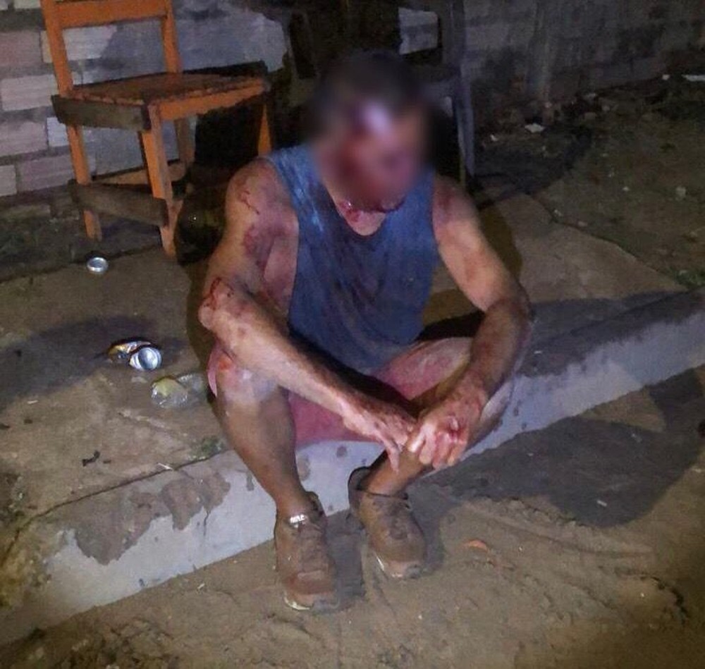 Pará: Moradores contém homem após tentar matar esposa com golpes de faca Na noite de sábado (18), moradores do bairro Uruará, em Santarém