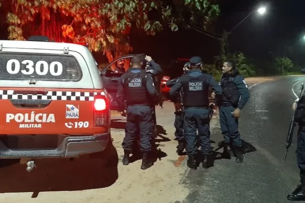 Criança teve braço amputado após homem tenta matar esposa e filho com facão em Xinguara PA Um homem identificado como José Irandir Silva