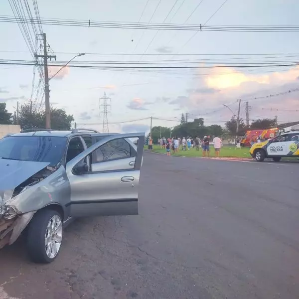 Vídeo mostra capotamento que deixou criança gravemente ferida e com risco de perder o pé Uma câmera de segurança registrou o capotamento que