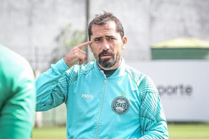 Remo oficializa a contratação do técnico paraguaio Gustavo Morínigo. Ex-jogador profissional, Morínigo iniciou sua trajetória...
