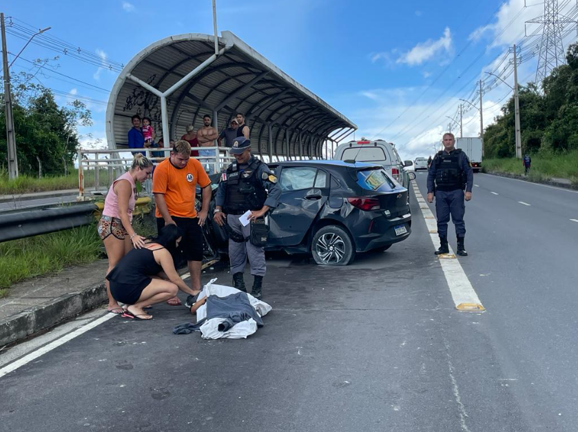 O motorista de app perde o controle do veículo em alta velocidade, bate em um canteiro e morre. De acordo com testemunhas, o homem...