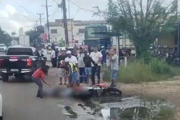 Vídeo: duas pessoas morrem em acidente de motocicleta. Um acidente envolvendo uma motocicleta deixou duas vítimas na manhã deste...