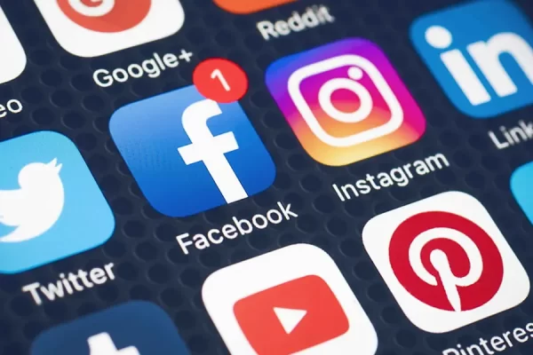 As Redes sociais irão ficar fora do ar hoje? Saiba Mais. Pane global aconteceu no início da tarde e Meta diz que houve problema técnico.