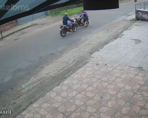 🚨Vídeo: Mulher 'voa' em colisão de motos no distrito de Outeiro em Belém Três pessoas ficaram feridas após uma colisão frontal entre