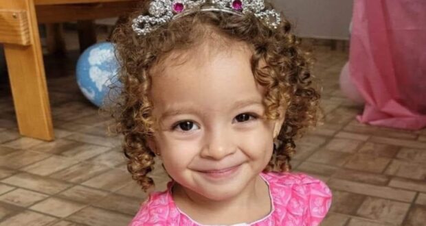 Tragédia: Menina de 3 anos morre após beber soda cáustica Uma menina de apenas três anos morreu, na terça-feira (26), após acidentalmente