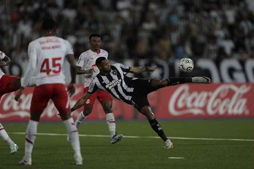 Botafogo vence Bragantino pela Libertadores. Atacante marcou dois gols, chegou ao sétimo na competição e se tornou o maior...