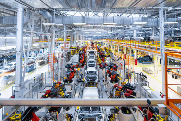 Economia: Montadoras anunciam investimento recorde de R$ 95 bilhões até 2032 no Brasil Com o anúncio feito ontem pela Stellantis - dona das