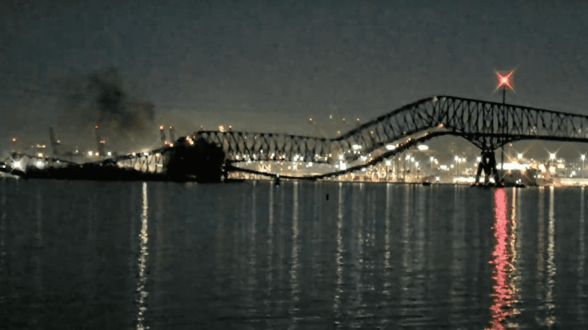 VÍDEO: Ponte desmorona após ser atingida por navio nos EUA; equipes procuram pelos desaparecidos Uma ponte desmoronou depois de ser atingida
