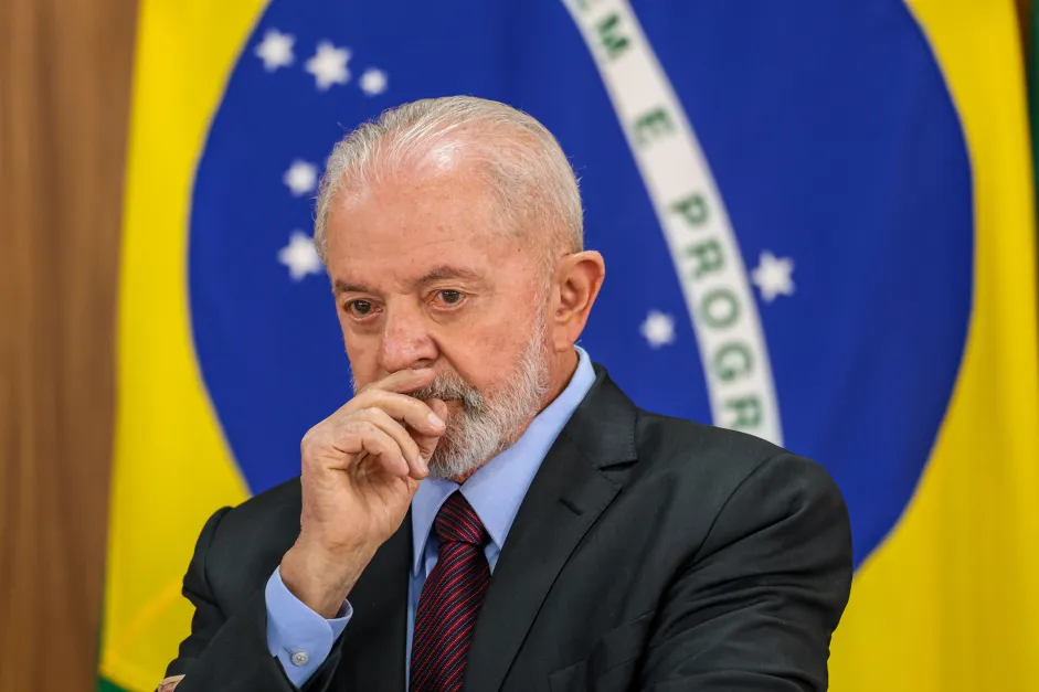 TSE aplica multa Lula em R$ 250 mil por propaganda contra Bolsonaro O Tribunal Superior Eleitoral (TSE) multou o presidente Luiz Inácio Lula