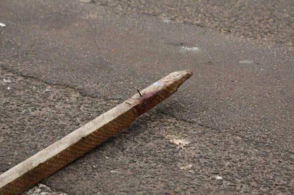 🚨VIDEO FORTE: Mostra vizinho encontrando homem morto a pauladas Um vídeo compartilhado em grupos de WhatsApp mostram o momento