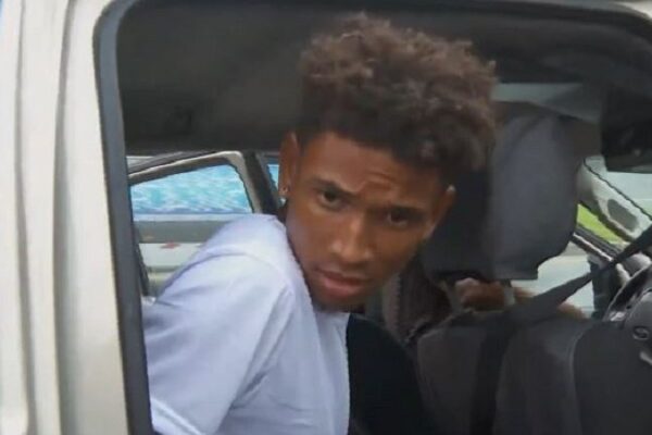 🚨Crime Brutal: Filho mata e corta a mão da mãe para sacar dinheiro Uma mulher de 58 anos foi encontrada morta e sem uma das mãos em