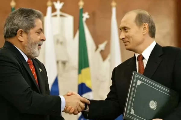G20: governo Lula faz documento que permite vinda de Putin ao Brasil O governo do presidente Luiz Inácio Lula da Silva (PT) fez parecer com