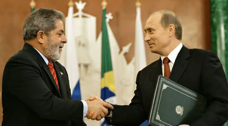 G20: governo Lula faz documento que permite vinda de Putin ao Brasil O governo do presidente Luiz Inácio Lula da Silva (PT) fez parecer com