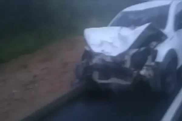 Mulher morre em grave acidente em Oriximiná: Vídeo. Josinete Freitas de Souza, de 39 anos, foi atingida por caminhonete a caminho de...