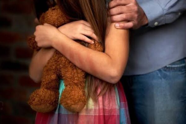 Homem é preso após confessar viver em união estável com uma criança de 11 anos A Polícia Militar, prendeu na noite desta terça-feira (21)