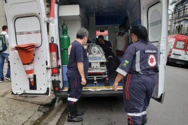 🚨Homem mata a esposa na frente dos 3 filhos a facadas e depois tenta se matar Romário Junior Ferreira, 31, matou a esposa Jayne Moraes