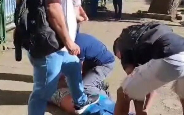 Vídeo: homem é amarrado por populares após cometer assalto em Belém O clima de insegurança que assola os estudantes de uma universidade