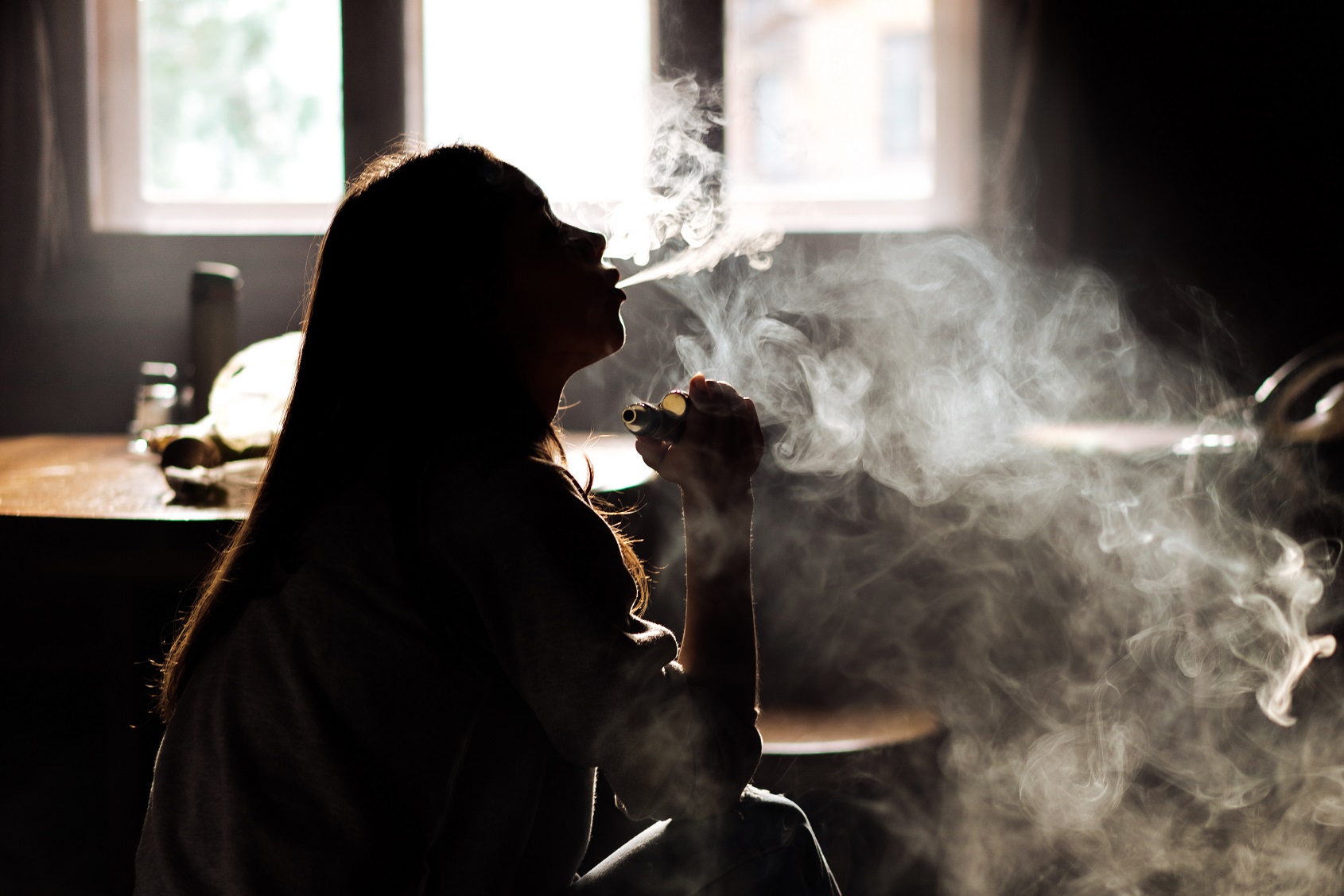 Saúde: Quais os riscos de usar o cigarro eletrônico? O aroma, o sabor e o formato dos cigarros eletrônicos podem até ser diferentes
