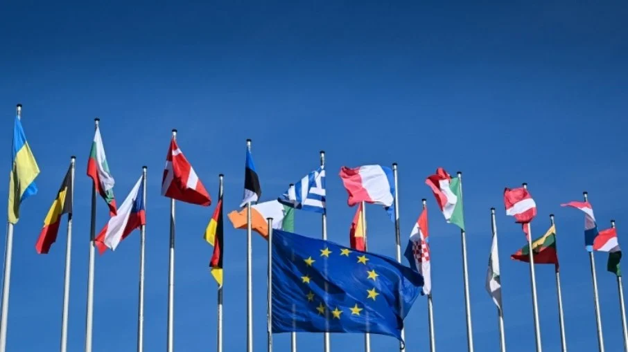 Politica Internacional: O que muda na União Europeia com o avanço da extrema direita O avanço da extrema direita nas eleições para