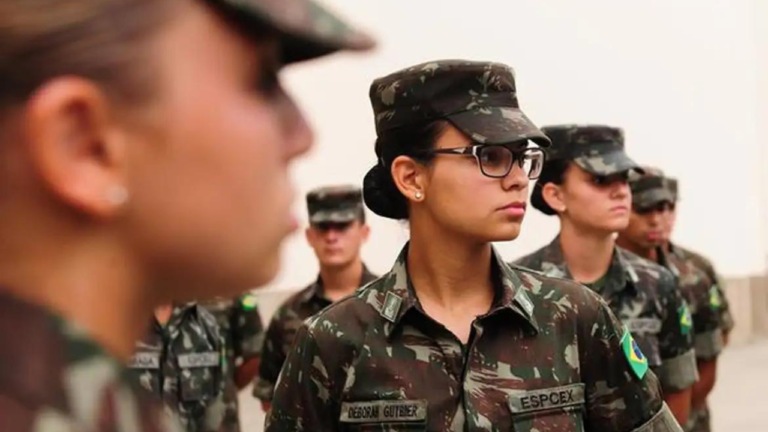 Forças Armadas: Mulheres poderão se alistar em 2025 Pela primeira vez na história, Exército, Marinha e Aeronáutica devem passar a receber