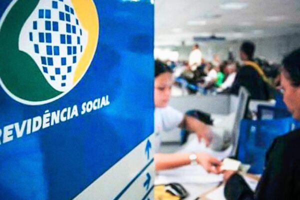 💰Economia: Governo estuda novo pente-fino do INSS O governo federal estima uma economia de até R$ 30 bilhões em 2025 com o pente-fino