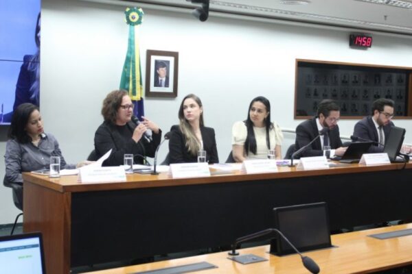 🖊Politica: Câmara discute lei penal para que importunador sexual fique preso A comissão de Defesa dos Direitos da Mulher da Câmara