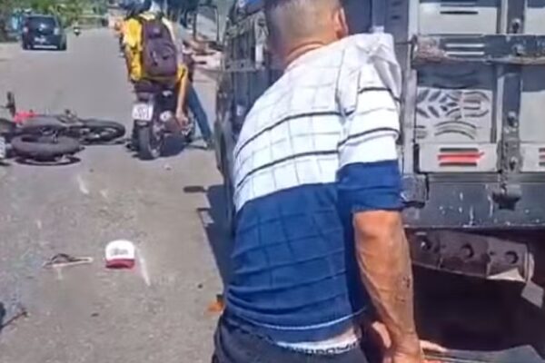 Vídeo: Homem fica pendurado pelo ombro após acidente no PA