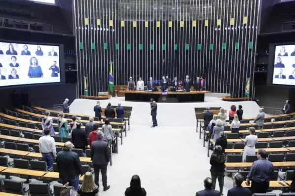 🖊Politica: Advogados repudiam PL que equipara aborto a homicídio: 'Criminalização da vítima de estupro' Sete associações de advogados