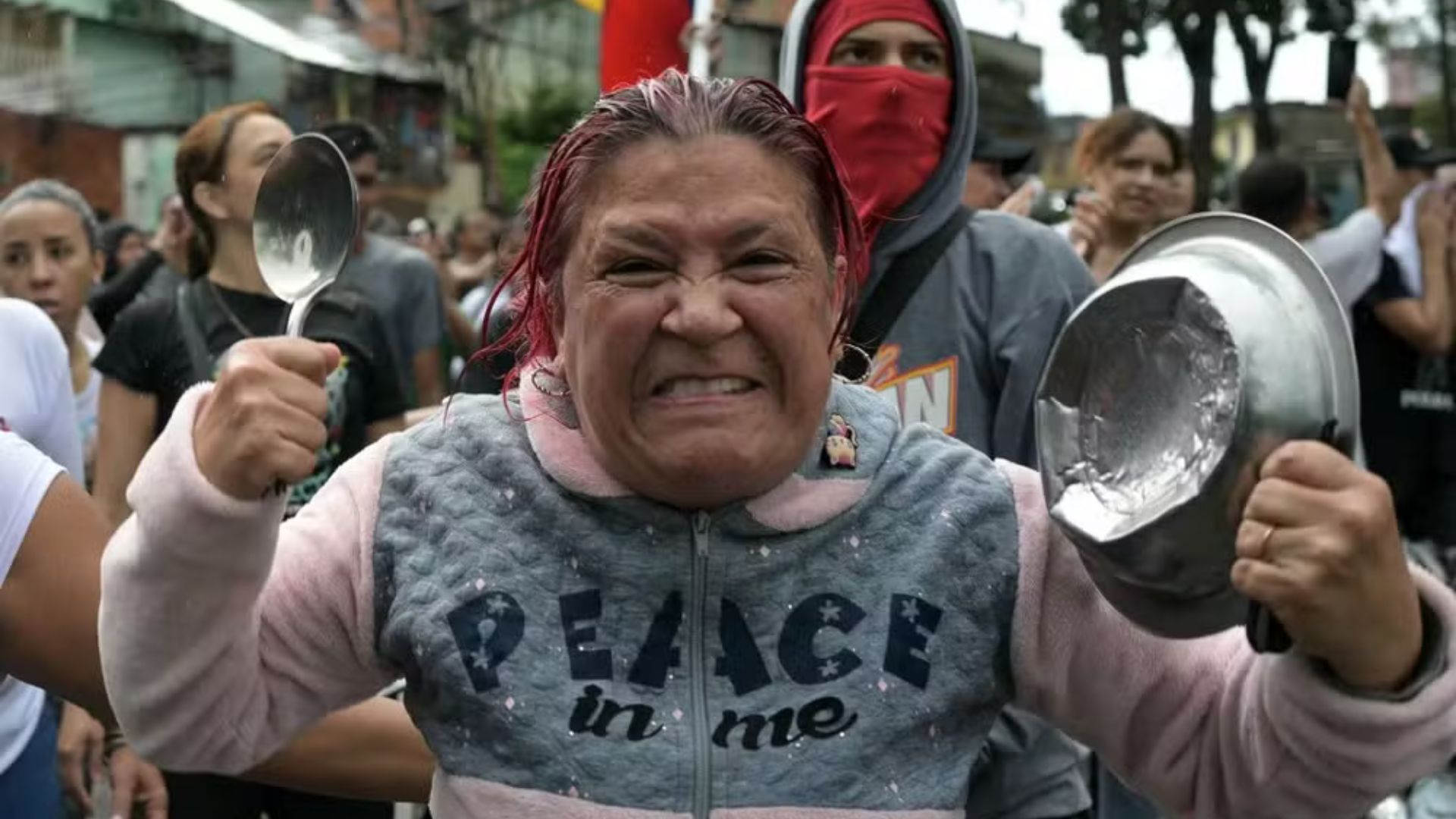 🖊Politica Internacional: Caracas tem protesto e panelaços contra reeleição de Maduro Manifestantes contrários ao anúncio da vitória...