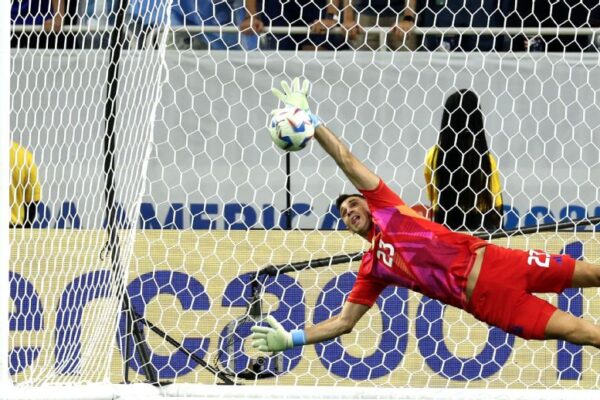 🏆⚽Copa América: Messi perde pênalti, Dibu pega dois, e a Argentina elimina o Equador e está nas semifinal....