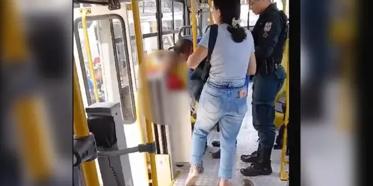 🚨😱Pará: Idoso tem mal súbito e morre dentro de ônibus em Ananindeua; Veja o Vídeo Um idoso com identidade ainda não divulgada sofreu....