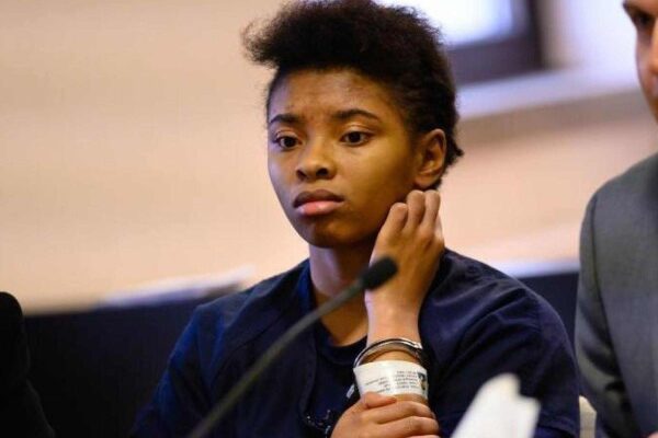 🚨Justiça Internacional: Jovem condenada a 11 anos de prisão nos EUA por matar seu abusador O caso de uma jovem acusada de matar o homem